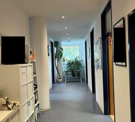 * NEU * Büro/Praxis mit tollem Blick und Balkon