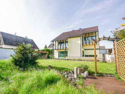 Familienglück - lichtdurchflutetes EFH in ruhiger Lage mit großem Garten, Kachelofen, EBK, uvm.