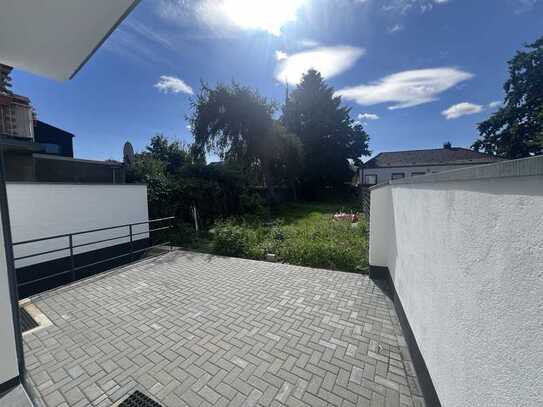 Erstbezug nach Sanierung - 2 Zimmer mit Terrasse & Gartenanteil