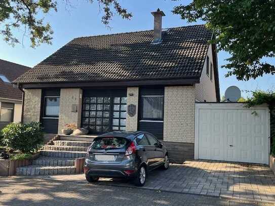 Idyllisches freistehendes Einfamilienhaus mit großer Garage & Platz für die ganze Familie