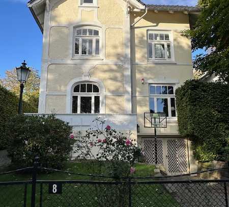 NEU von Privat: Villa mit Gartenhaus in Hamburg Nienstedten