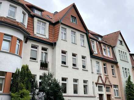 Helle Gründerzeit-Altbau-Wohnung mit großem Balkon, Grütterstr. in Hameln.