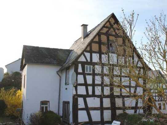 Ca. 350 Jahre altes denkmalgeschütztes Fachwerkhaus in sehr schöner Wohnlage von Altendiez