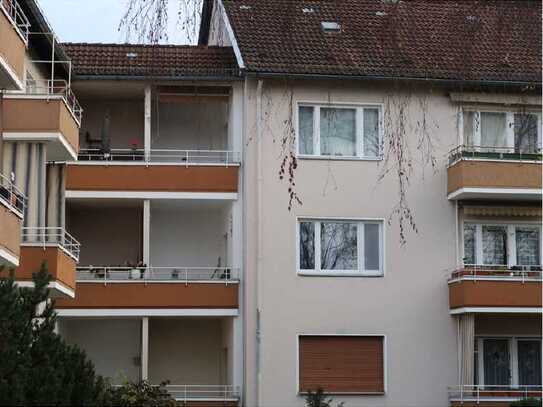 Bezugsfreie ruhige Zwei-Zimmerwohnung mit Balkon in Zehlendorf nahe Laehrpark *PROVISIONSFREI*