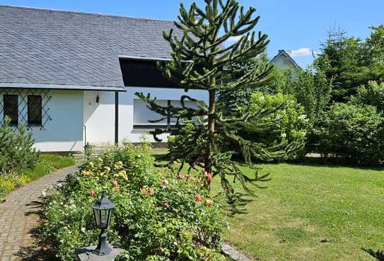 Einfamilienhaus mit Nebengelaß, Garten, Garage und Pool in grüner Wohnlage DD Naußnitz