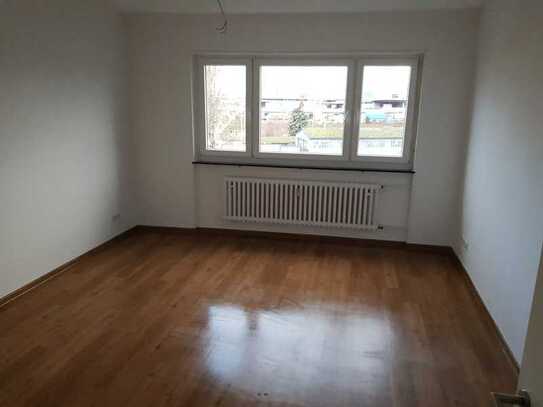 Stilvolle 2-ZKB-Wohnung mit Balkon und Hafenblick in Mannheim