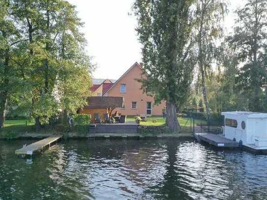 Ihr neues Zuhause in der Intelligenzsiedlung am Wasser mit Boot, Sauna, Kamin