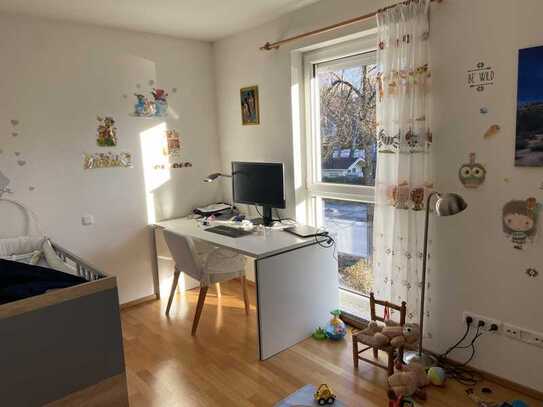 Neuwertige 3-Zimmer-Wohnung mit Balkon und Einbauküche in München