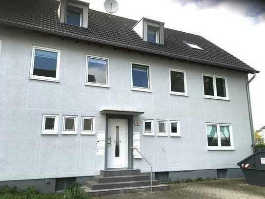 Teilrenovierte 2 Zimmerwohnung mit "Loggia"