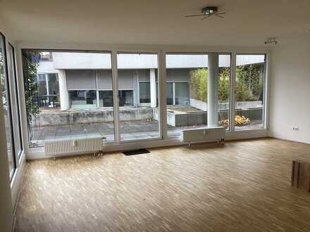 schöne zentral gelegene 2 Zimmerwohnung mit Dachterrasse