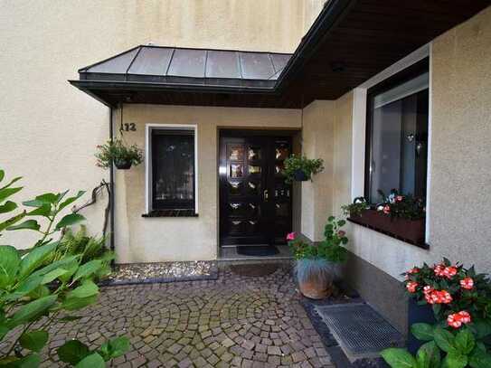 Erdgeschosswohnung mit Terrasse und Garten