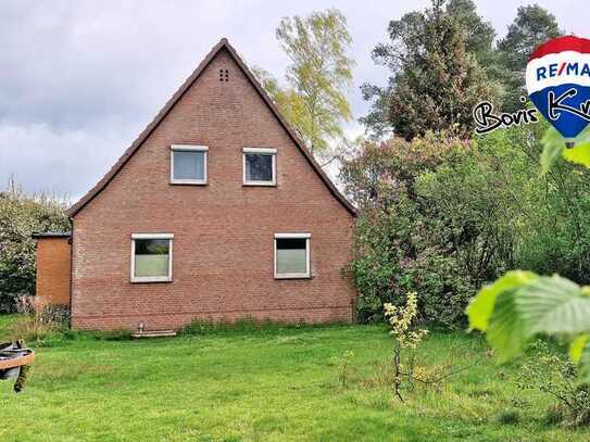 OHNE KÄUFERPROVISION: 
Einfamilienhaus mit XL-Garten und Nebengebäude