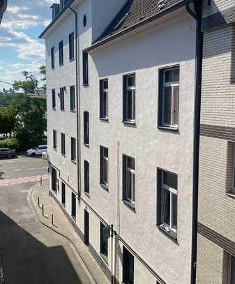 Gepflegtes Mehrfamilienhaus in unmittelbarer Rheinnähe.