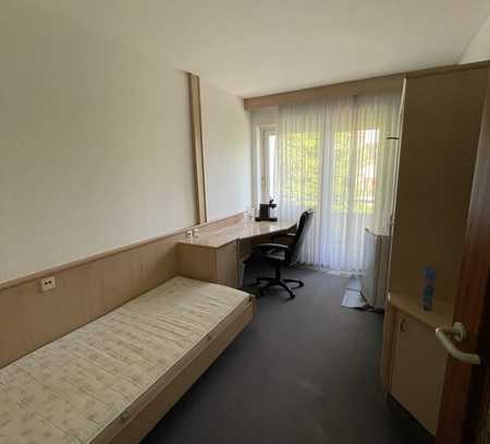 Kleines möbliertes 1-Zimmer-Apartment im Studentenwohnheim