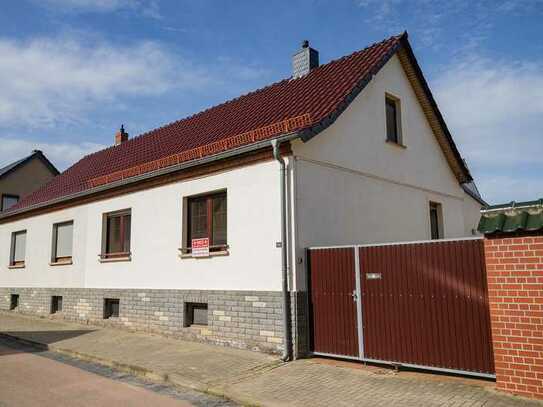 Doppelhaushälfte, Nebengebäude, Garage und Garten in Ballenstedt OT Badeborn Ballenstedt