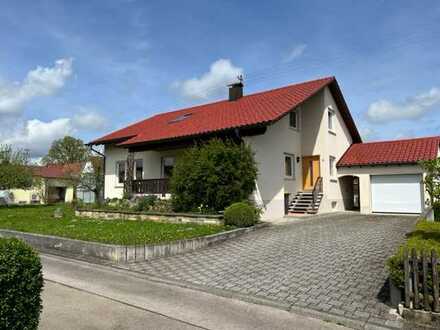Schönes, gepflegtes 7-Zimmer-Einfamilienhaus frei stehend mit Garten in Aldingen-Aixheim