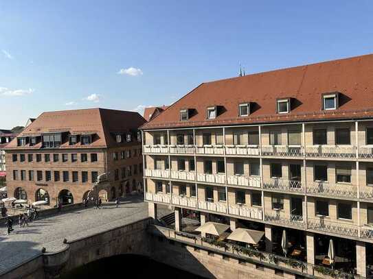 Beste City-Lage - Großzügige und helle 3-Zimmerwohnung mit Einbauküche am Hauptmarkt