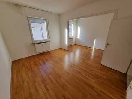 Stilvolle, gepflegte 2-Zimmer-Wohnung mit Balkon im Zentrum von Hanau