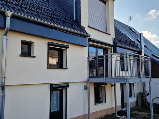 Erstbezug nach Sanierung – Stilvolle 3,5-Zimmer-Wohnung mit Balkon in Hünsborn