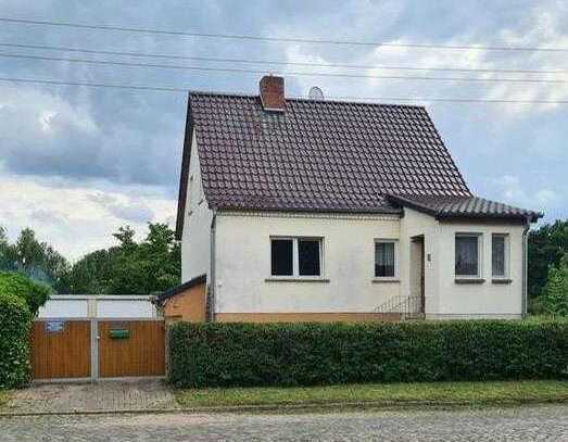 Freistehendes Einfamilienhaus mit großem Garten und Pool!