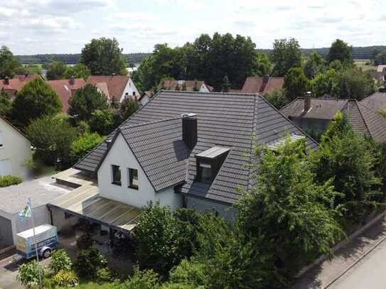 Großzügige 2-4 Zi-Whg auf 131m² Wfl. mit Garten, Stellplatz, Keller und großem, ausbaufähigem Dachbo