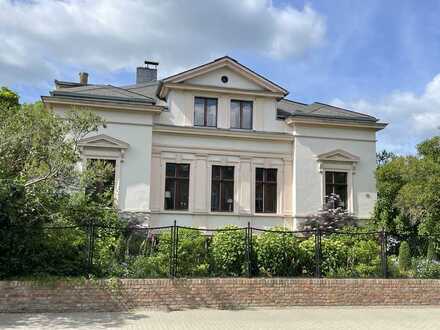 Romantisches Dachgeschoß in herrschaftlicher Villa