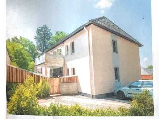 Renovierte 3-Raum-Wohnung mit Balkon und Einbauküche in Solingen