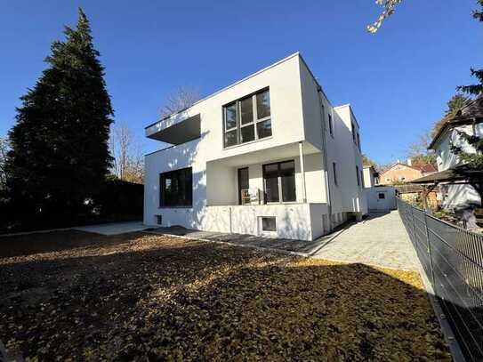 Erstbezug - moderne, helle 5-Zimmer-Wohnung mit Süd-Balkon in direkter Parknähe