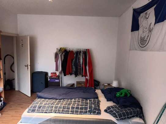 Helles günstiges WG-Zimmer mitten in der Innenstadt