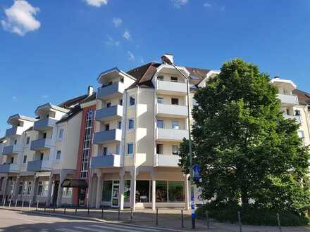 NEU-RENOVIERTE 2 Zimmerwohnung mit Einbauküche und Balkon in der Innenstadt
