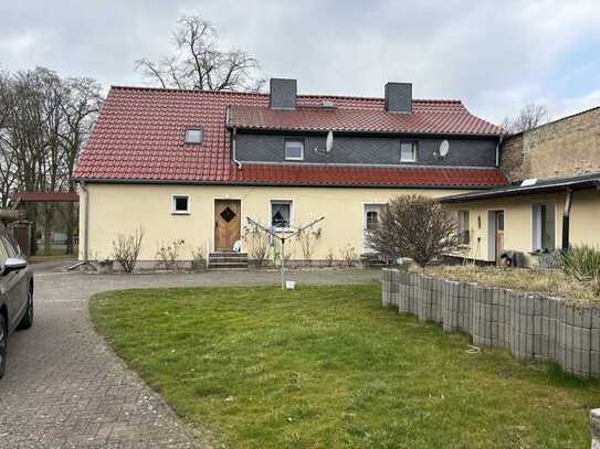 Großzügiges Mehrfamilienhaus mit 8 Zimmern / Wohnen auf Zeit / Mitarbeiterwohnungen