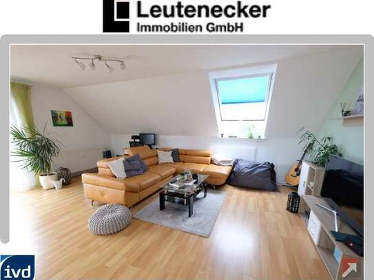 Eine Wohnung zum Wohlfühlen: Ein sonniger Balkon, drei Zimmer und Tageslichtbad