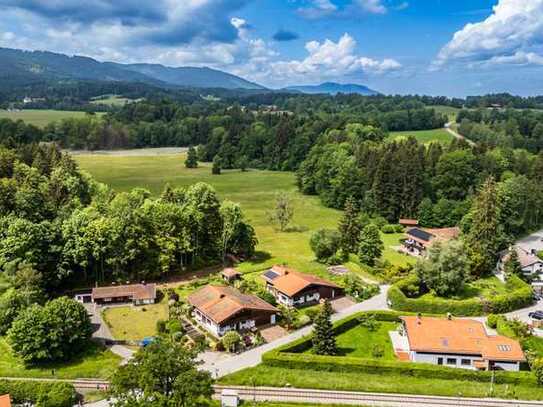 LANDHAUS-IDYLLE AM TEGERNSEE
STILVOLLES LANDHAUS MIT GROSSEM GARTEN