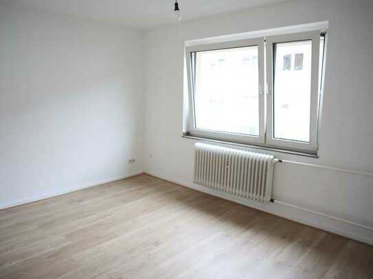 Helle renovierte 3-Raum-Wohnung mit Balkon in Düsseldorf