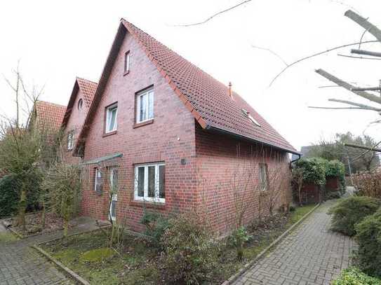 Topgepflegtes, familiengerechtes Reihenendhaus mit Carportanlage, Geräteraum und Garten