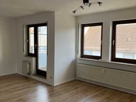 Exklusive, geräumige und gepflegte 1-Zimmer-Wohnung mit Balkon und EBK in Asperg