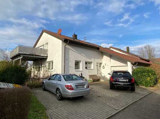 Großzügig bemessene und gut aufgeteilte 5-Zimmer-Wohnung mit sonnigem Garten, Garage und Stellplatz