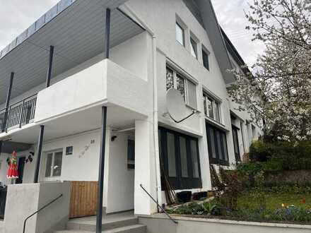 Teilweise renoviertes und modernisiertes Mehrfamilienhaus in ruhiger Ortsrandlage