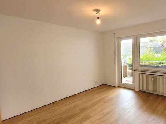 Helle 3-Zimmerwohnung mit Balkon, Garage und schöner Aussicht – Ideal für jedes Alter!