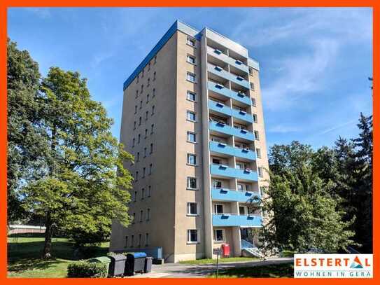 Frisch sanierte, seniorengerechte Wohnung mit Aufzug! Dusche // Balkon mit Blick über die Stadt!