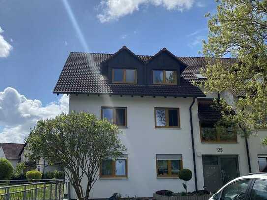 Schöne 3,5-Zimmer-Dachgeschosswohnung mit neuer Küche in Satteldorf
sofort bezugsfähig!