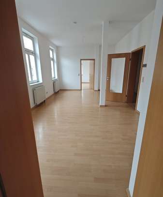 Schöne 3,5 Raum-Wohnung mit Einbauküche mitten im Zentrum von Arnstadt zu vermieten!