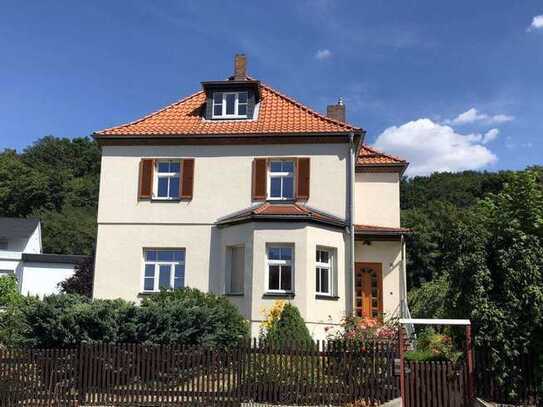 Einziehen und Wohlfühlen, Haus mit Garten und Garage