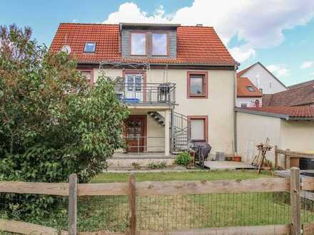 Zweifamilienhaus in angenehm ruhiger Lage unweit von Würzburg