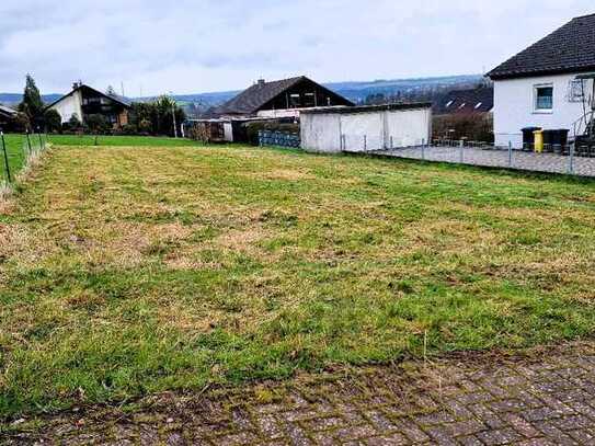 **Großzügiges Grundstück in ruhiger Lage nahe Nastätten**