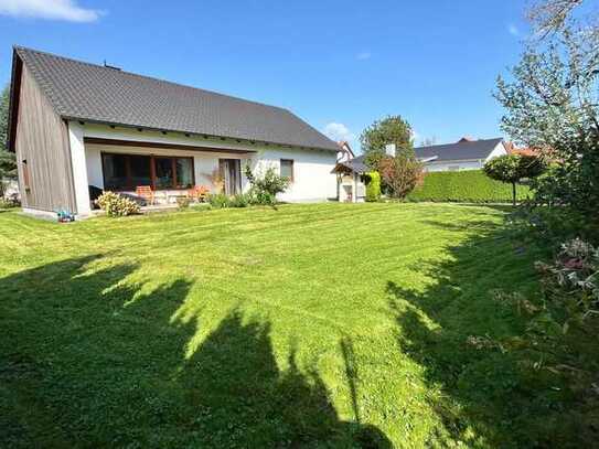 ALLES AUF EINER EBENE? NUR IM BUNGALOW!!! Fabelhaft kernsanierter Bungalow mit rundherum Garten