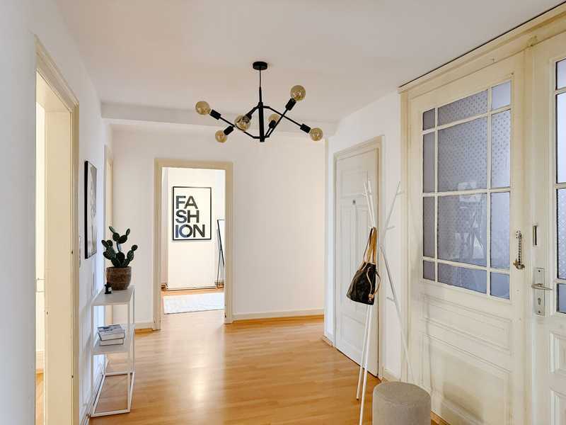 Wunderschöne Altbauwohnung mit 5 Zimmern und großem Balkon