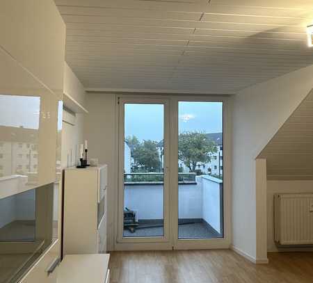 Geräumige 2-Zimmer Dachgeschosswohnung in Flehe mit EBK