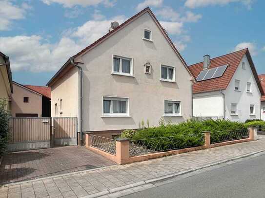 Freistehendes Einfamilienhaus mit großer Scheune und zusätzlicher Bebauungsmöglichkeit in St. Leon