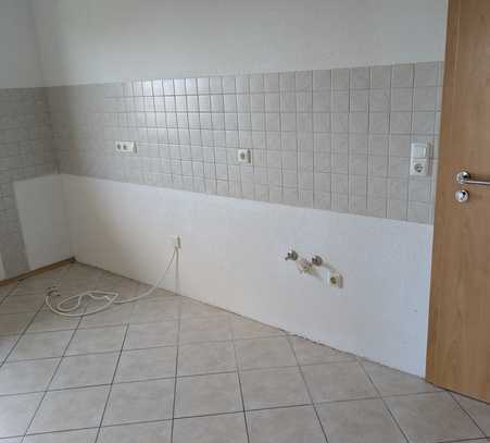 Ansprechende und vollständig renovierte 5-Raum-EG-Wohnung mit Balkon in Neukirchen
